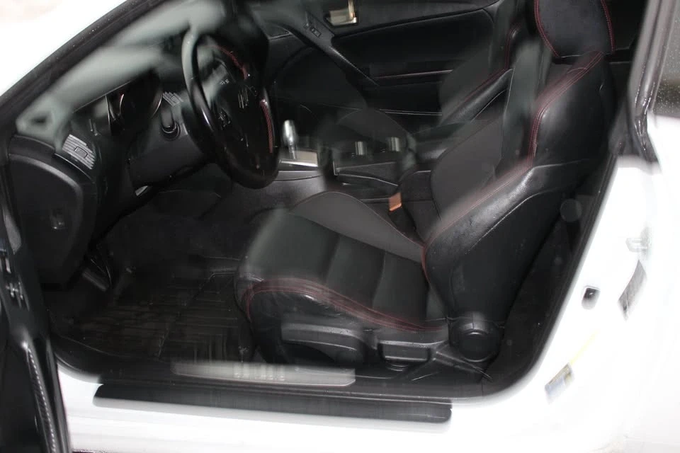 2015 Hyundai Genesis - Image 8 of 16