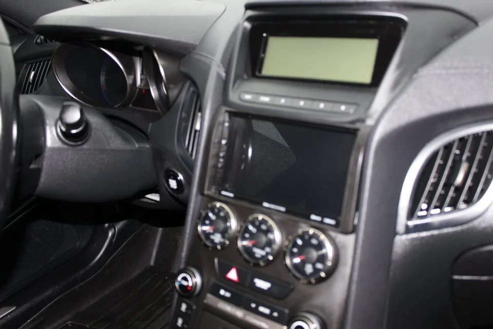 2015 Hyundai Genesis - Image 13 of 16