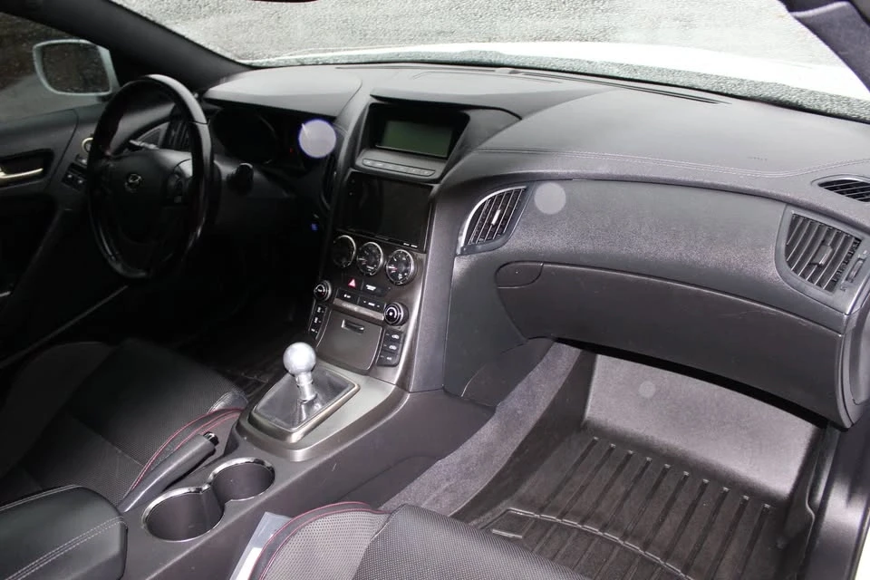 2015 Hyundai Genesis - Image 14 of 16