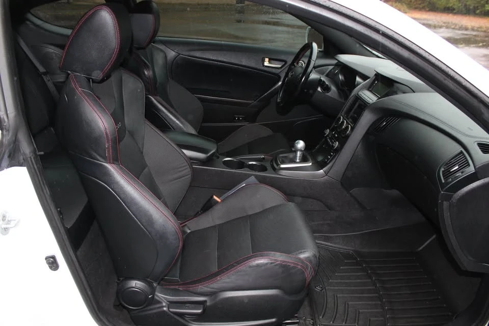 2015 Hyundai Genesis - Image 15 of 16