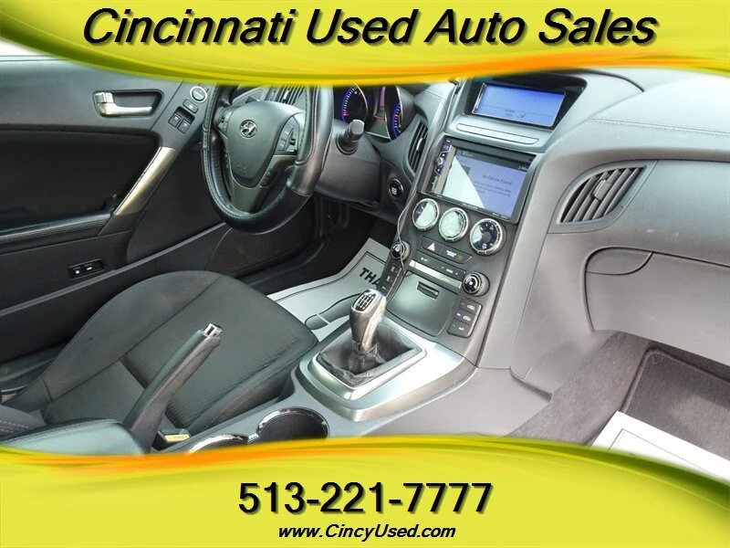 2015 Hyundai Genesis - Image 15 of 20