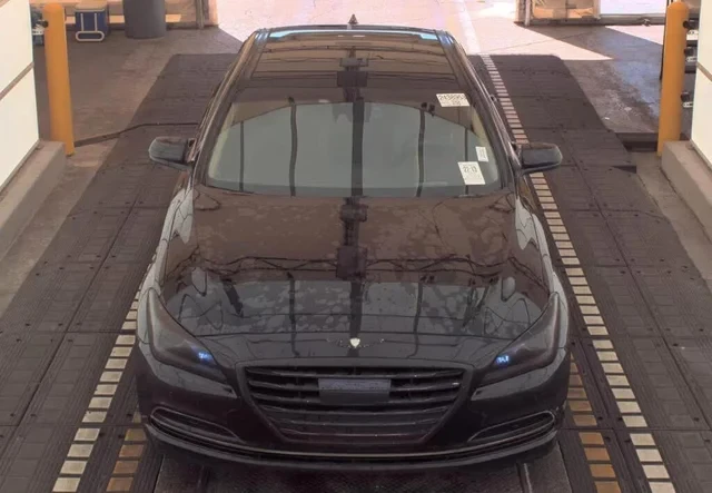 2015 Hyundai Genesis - Image 7 of 17