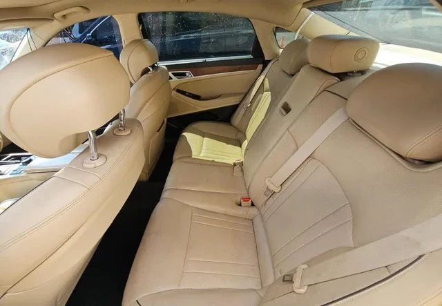 2015 Hyundai Genesis - Image 14 of 17