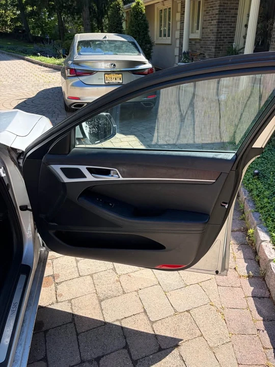 2015 Hyundai Genesis - Image 5 of 9