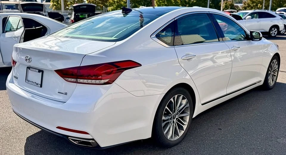 2015 Hyundai Genesis - Image 4 of 20
