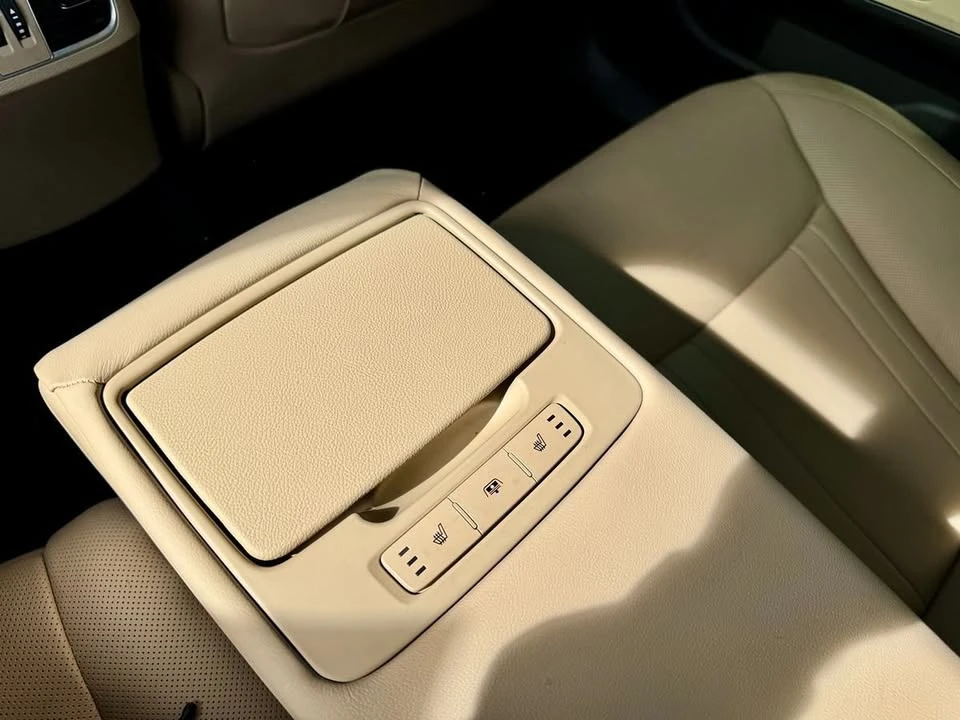 2015 Hyundai Genesis - Image 14 of 20