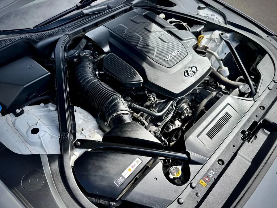 2015 Hyundai Genesis - Image 9 of 20