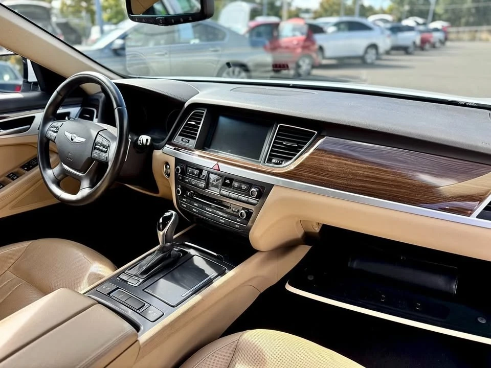 2015 Hyundai Genesis - Image 17 of 20