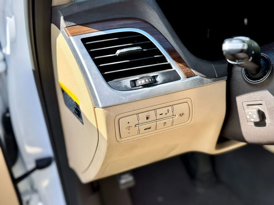 2015 Hyundai Genesis - Image 8 of 20