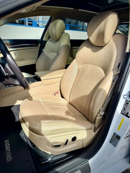 2015 Hyundai Genesis - Image 11 of 20