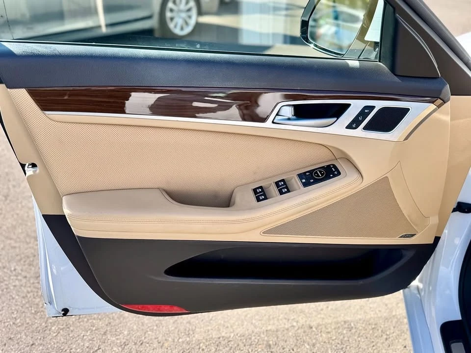 2015 Hyundai Genesis - Image 7 of 20