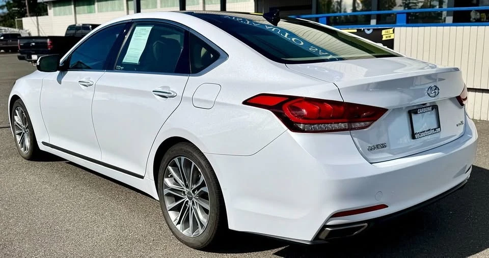 2015 Hyundai Genesis - Image 2 of 20