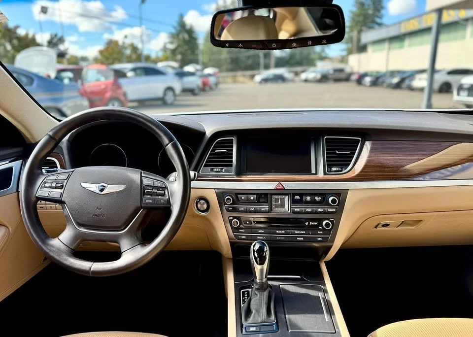 2015 Hyundai Genesis - Image 15 of 20