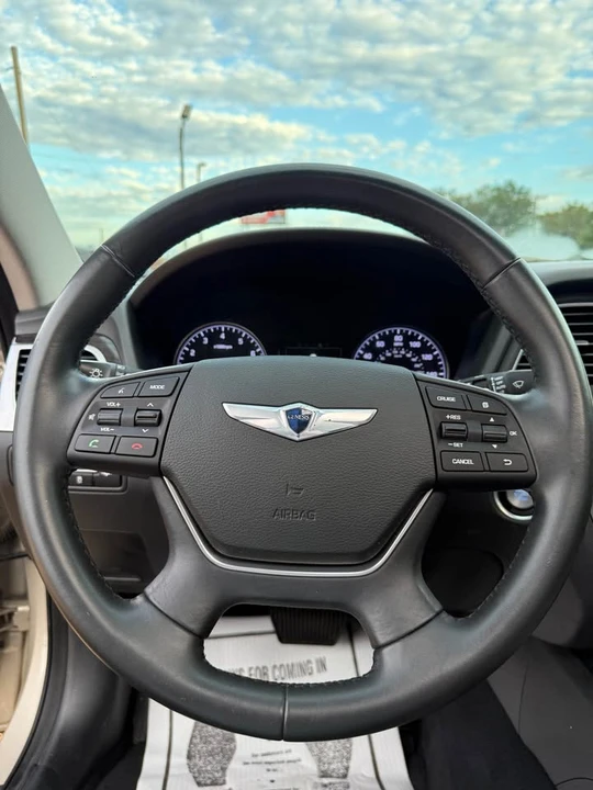 2015 Hyundai Genesis - Image 16 of 17