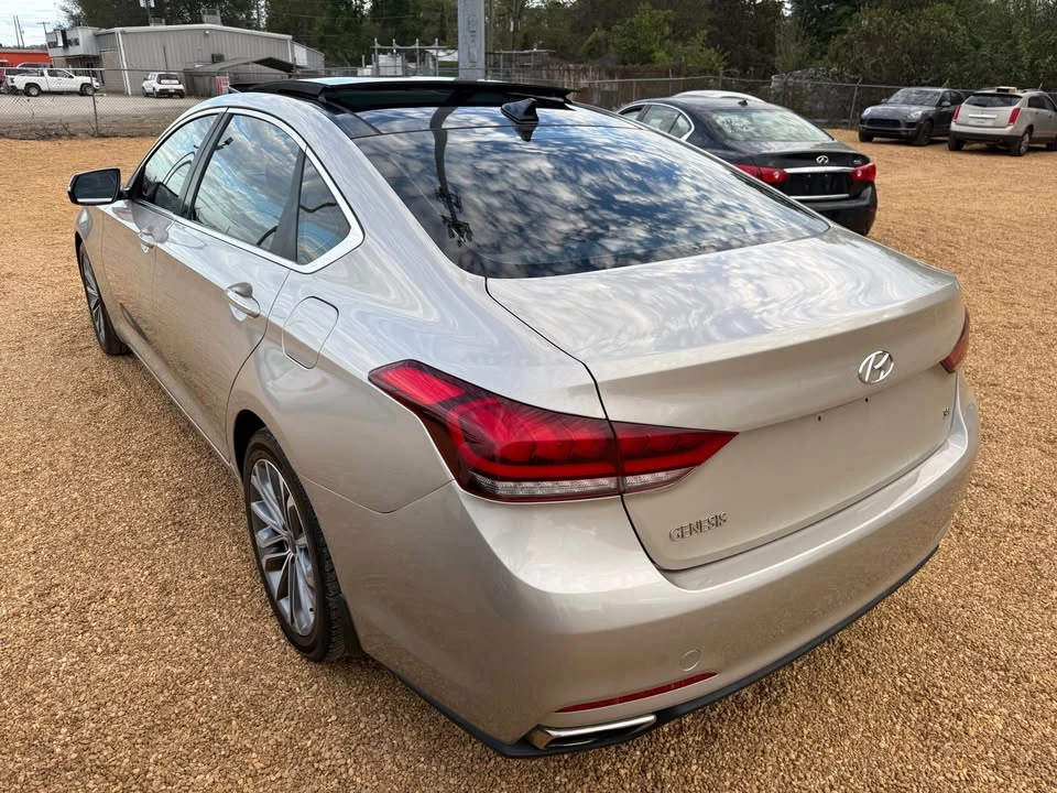 2015 Hyundai Genesis - Image 7 of 17