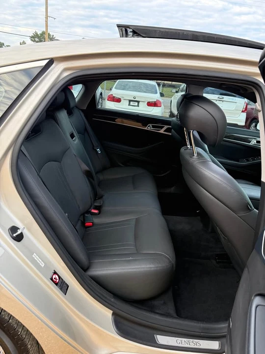 2015 Hyundai Genesis - Image 12 of 17