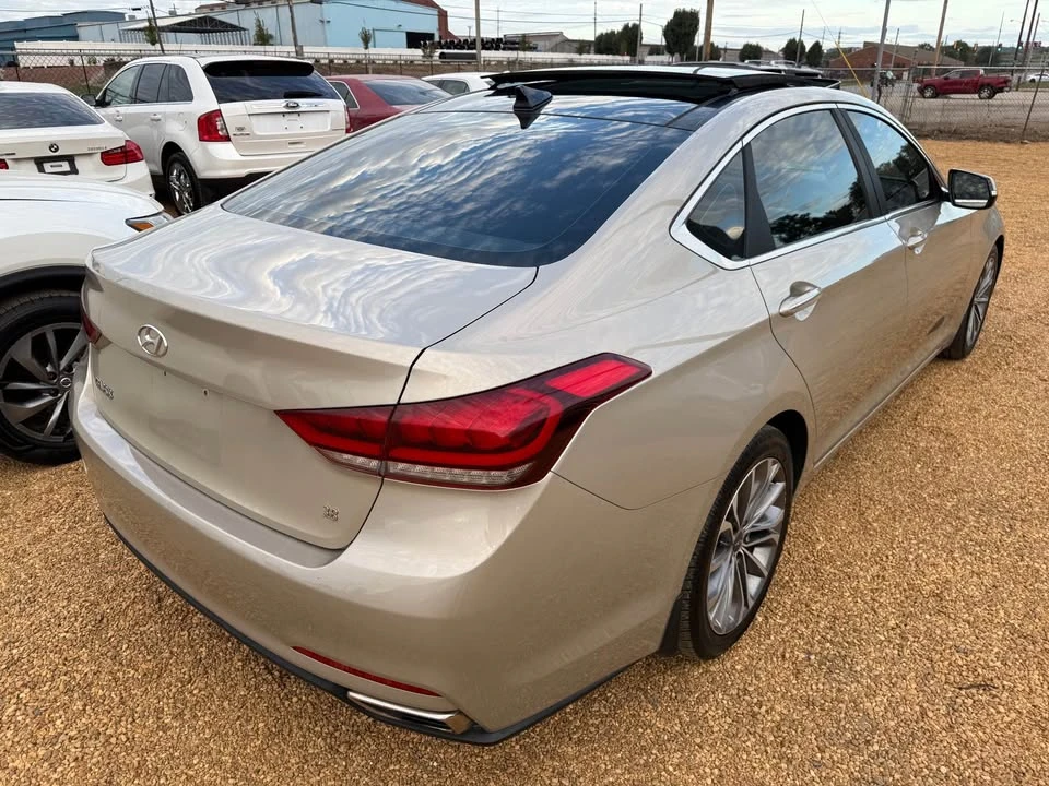 2015 Hyundai Genesis - Image 6 of 17