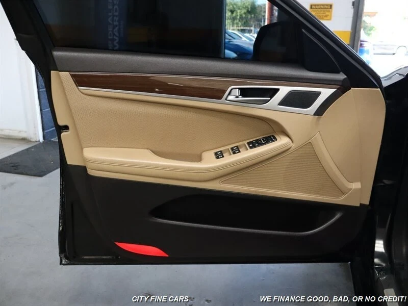 2015 Hyundai Genesis - Image 14 of 20