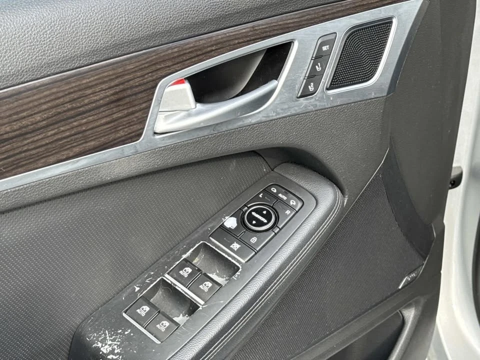 2015 Hyundai Genesis - Image 12 of 20