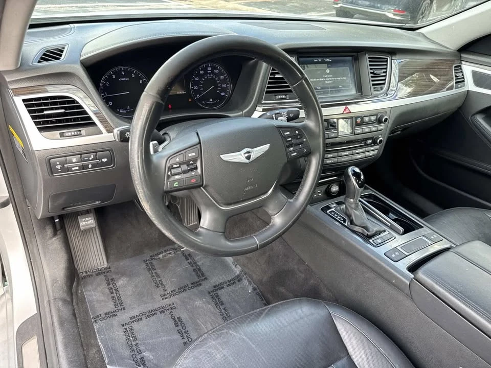 2015 Hyundai Genesis - Image 15 of 20