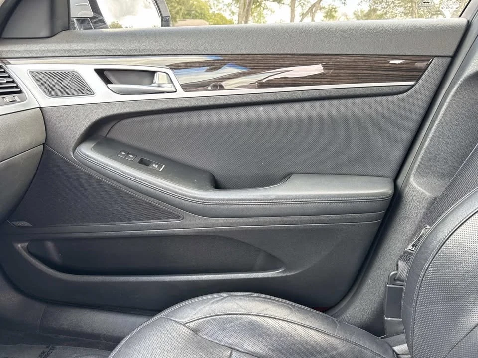 2015 Hyundai Genesis - Image 16 of 20