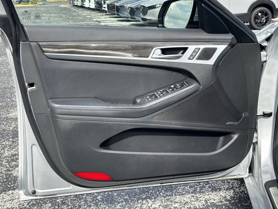 2015 Hyundai Genesis - Image 11 of 20