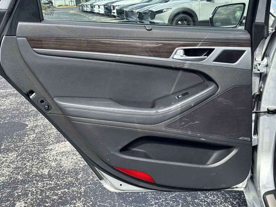 2015 Hyundai Genesis - Image 5 of 20