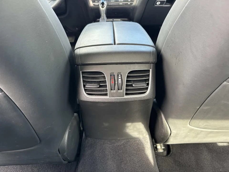 2015 Hyundai Genesis - Image 9 of 20