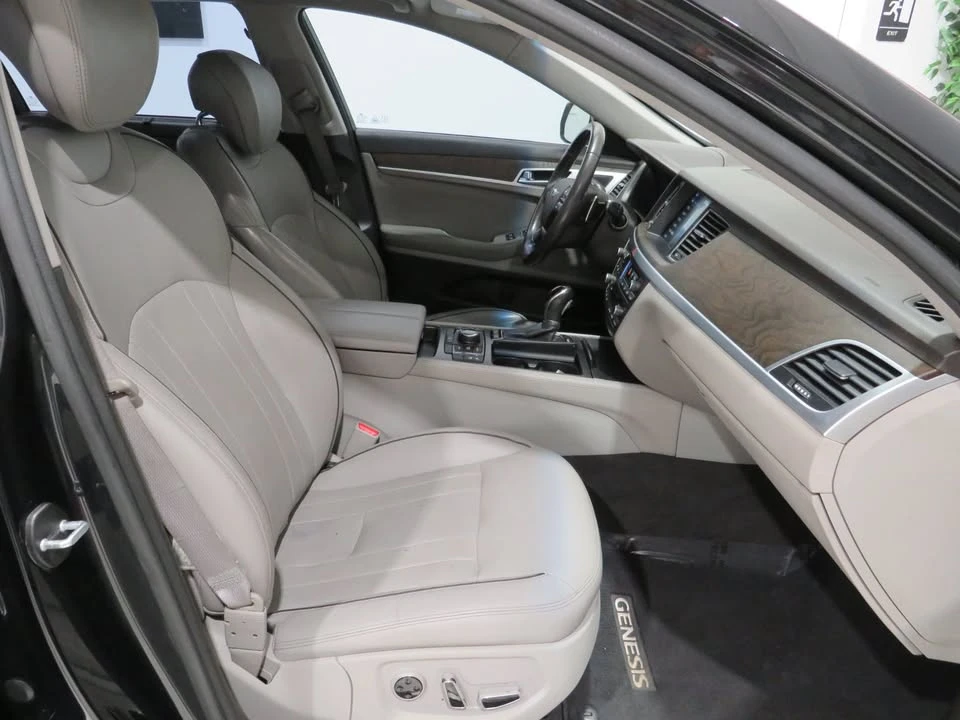 2015 Hyundai Genesis - Image 8 of 19