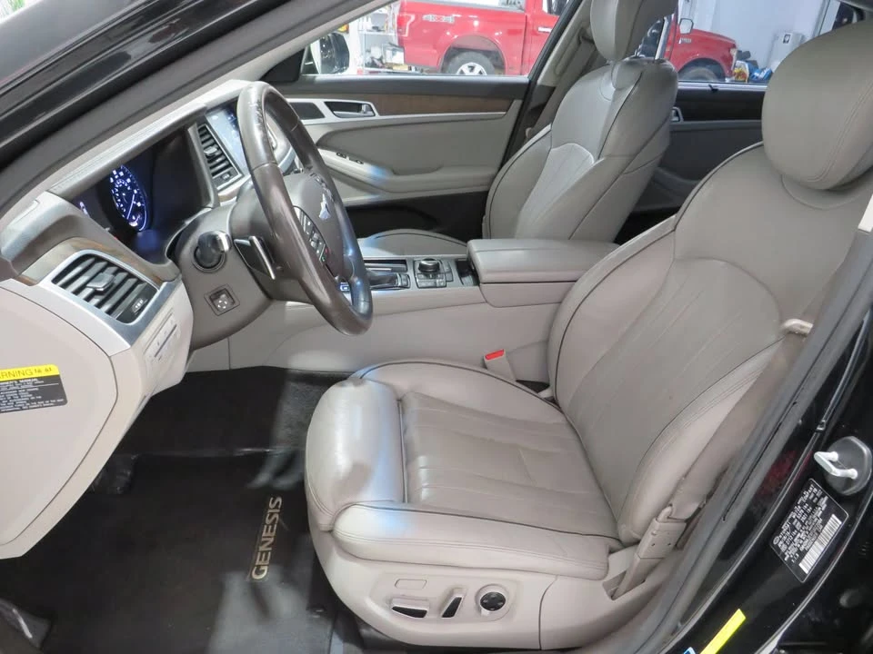 2015 Hyundai Genesis - Image 10 of 19