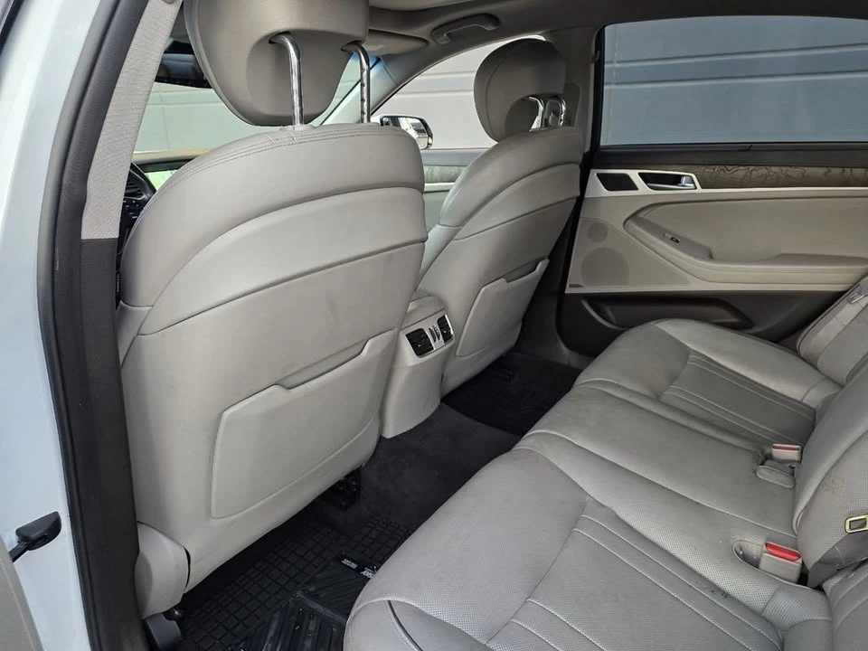 2015 Hyundai Genesis - Image 18 of 19