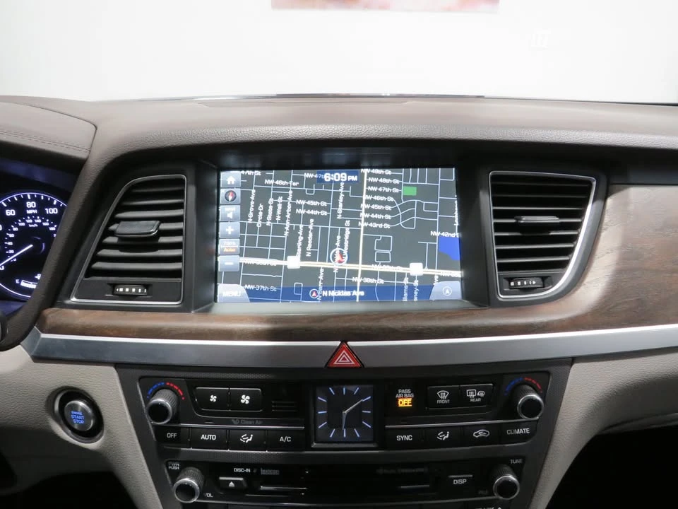 2015 Hyundai Genesis - Image 16 of 19