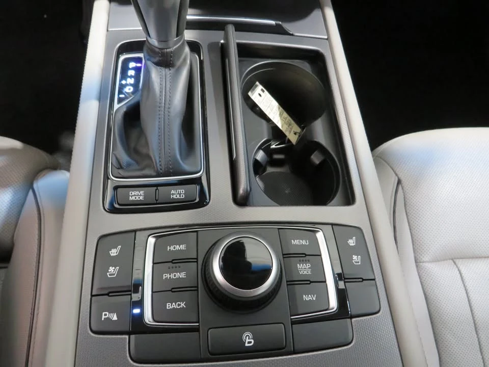 2015 Hyundai Genesis - Image 18 of 19