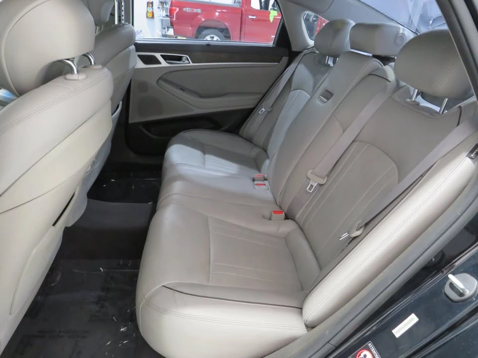 2015 Hyundai Genesis - Image 9 of 19