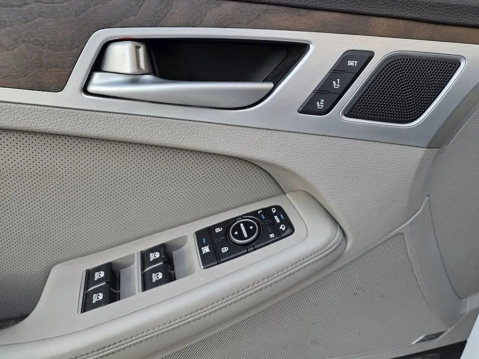 2015 Hyundai Genesis - Image 15 of 19