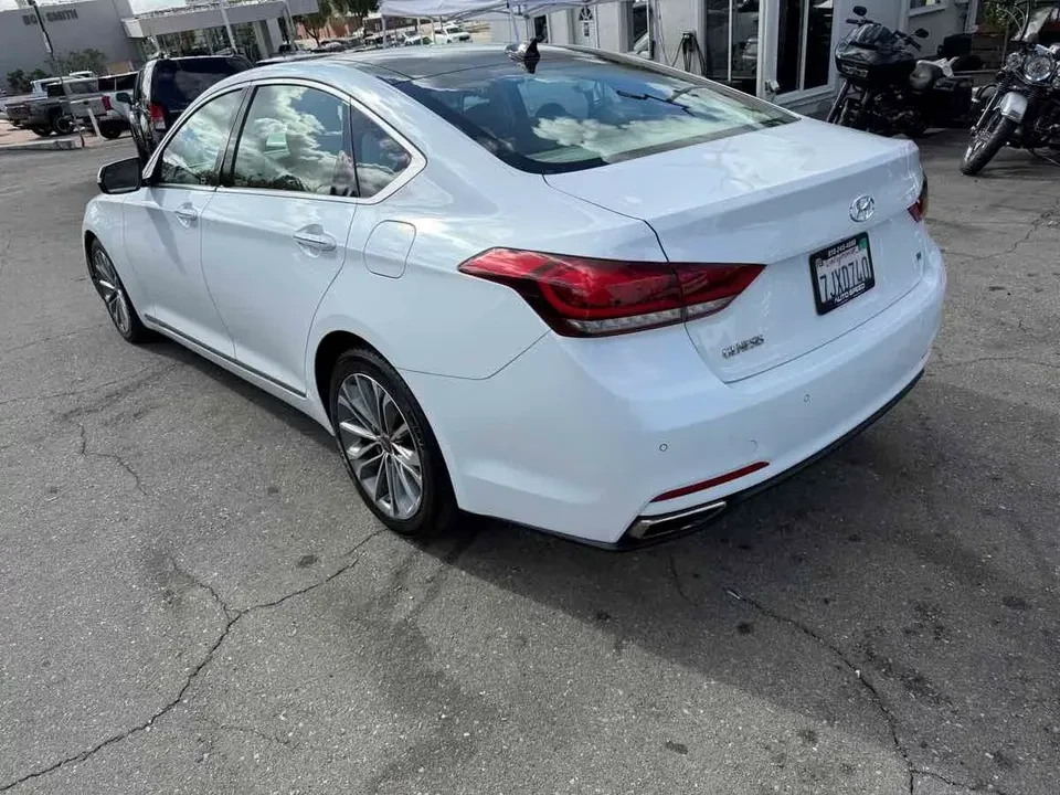 2015 Hyundai Genesis - Image 5 of 15