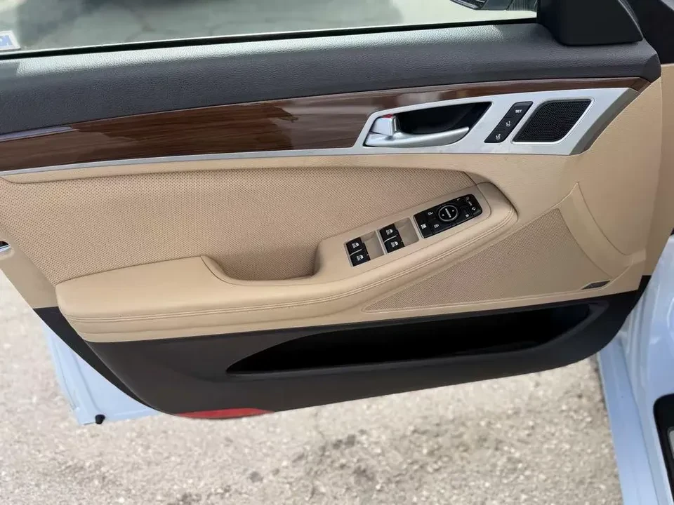 2015 Hyundai Genesis - Image 11 of 15