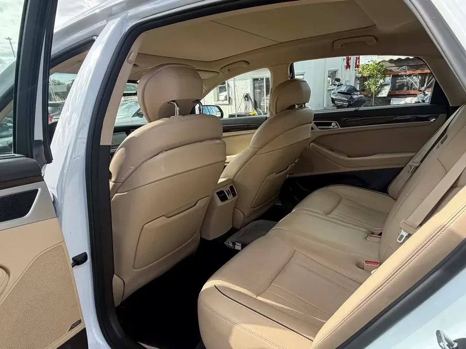 2015 Hyundai Genesis - Image 14 of 15