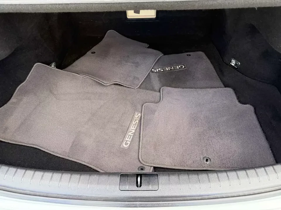 2015 Hyundai Genesis - Image 10 of 15