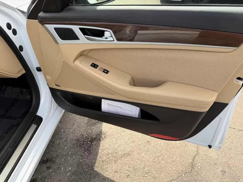 2015 Hyundai Genesis - Image 7 of 15