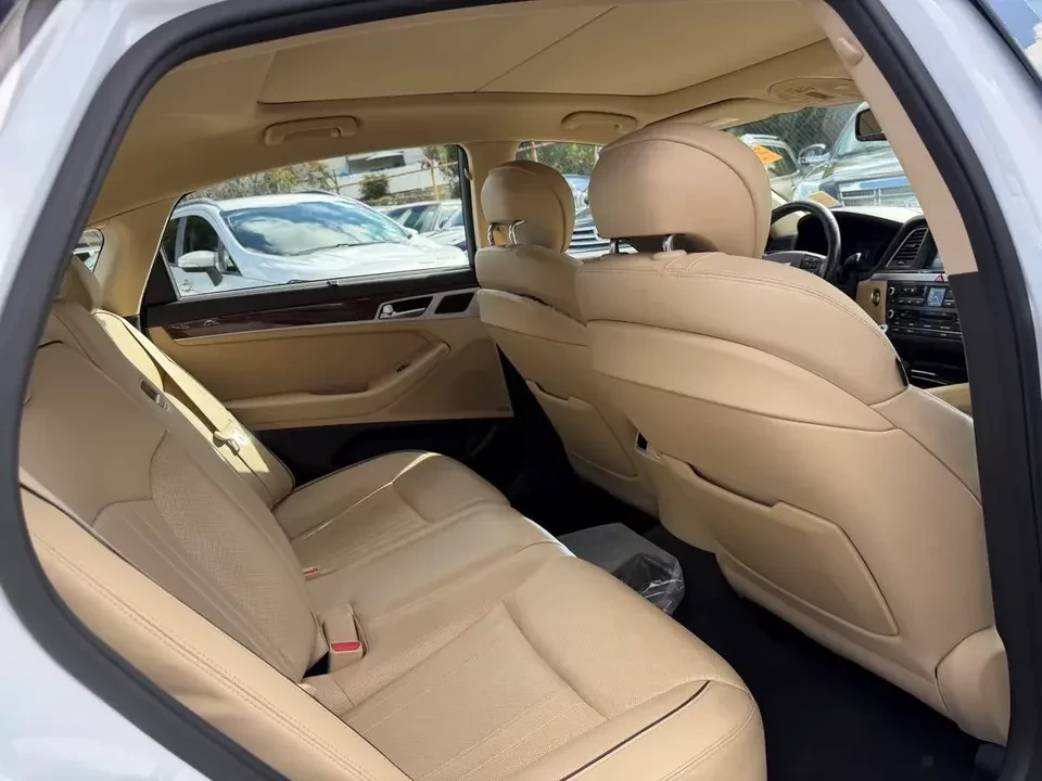 2015 Hyundai Genesis - Image 9 of 15