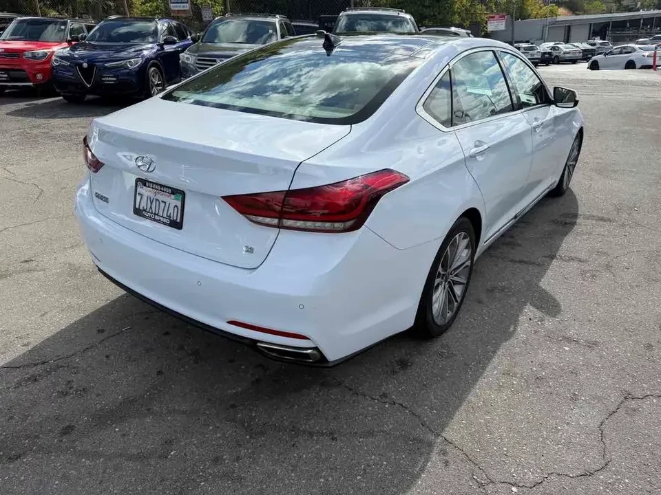 2015 Hyundai Genesis - Image 4 of 15