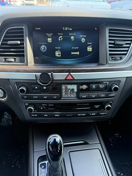 2015 Hyundai Genesis - Image 11 of 20