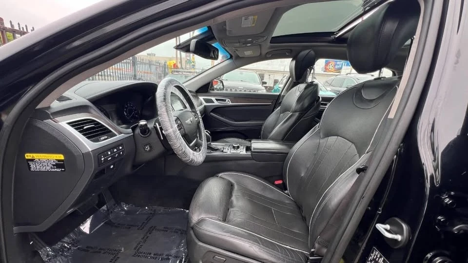 2015 Hyundai Genesis - Image 15 of 20