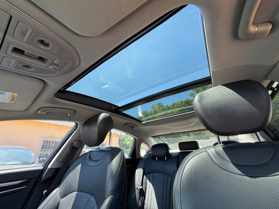 2015 Hyundai Genesis - Image 18 of 20