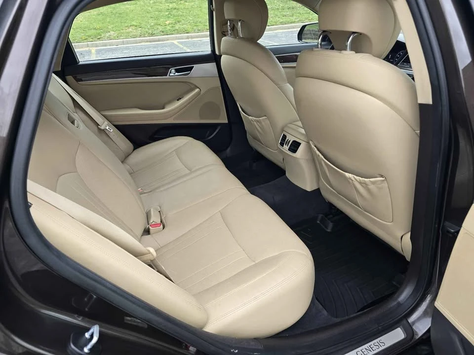2015 Hyundai Genesis - Image 12 of 15