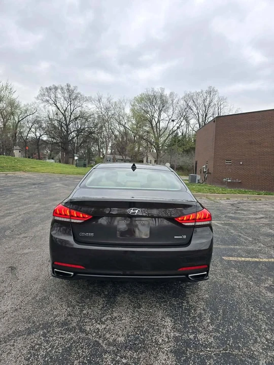 2015 Hyundai Genesis - Image 8 of 15