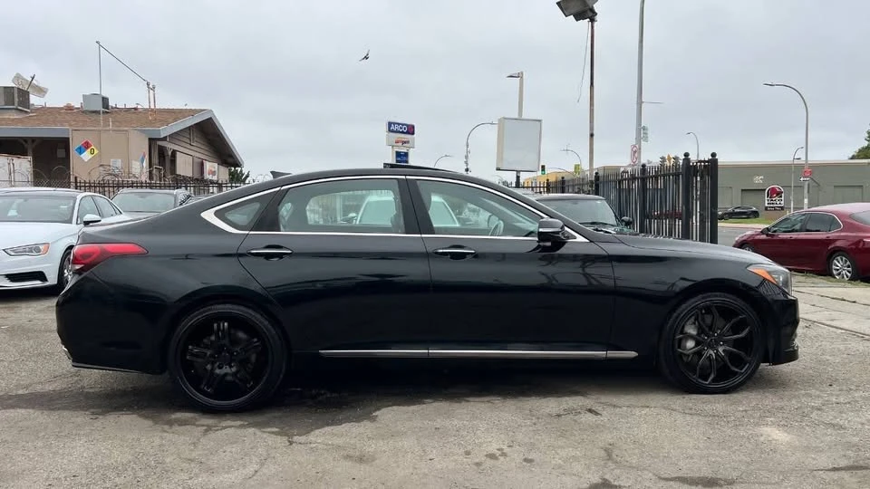 2015 Hyundai Genesis - Image 8 of 20