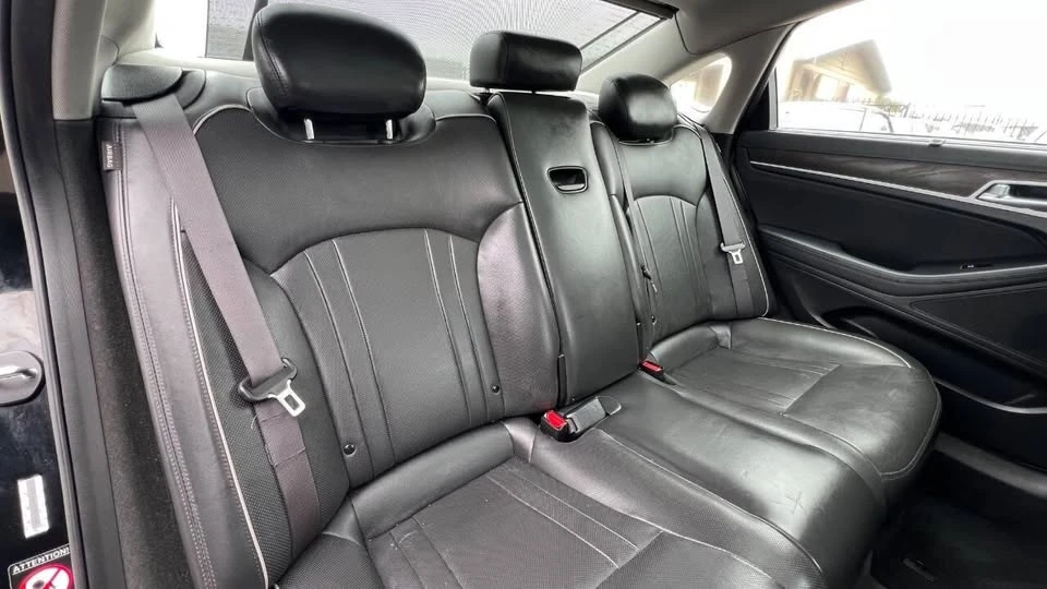 2015 Hyundai Genesis - Image 18 of 20