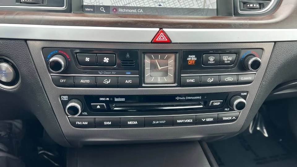 2015 Hyundai Genesis - Image 13 of 20